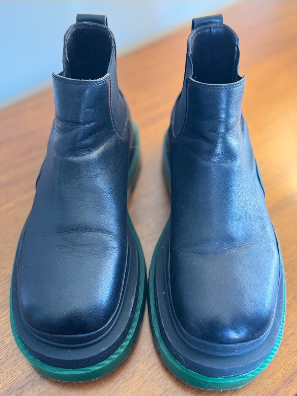 Bottega Veneta Black Leather Tire Chelsea Boots Green Lug Sole 42 US 9